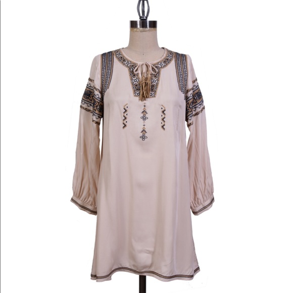 ⭐️ SUNDANCE: Embroidered Sand Tunic - Picture 2 of 5